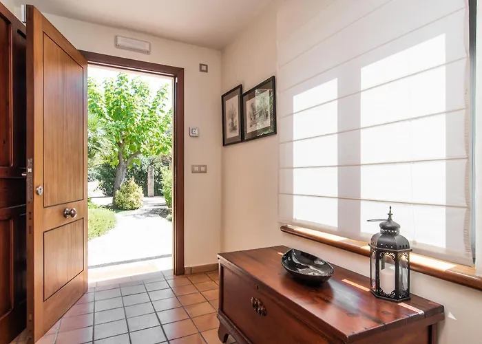 Llenyater By Mainvillas Less Than 1km From The Center Of