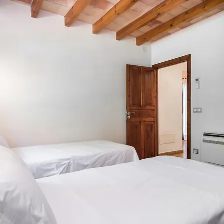Llenyater By Mainvillas Less Than 1km From The Center Of