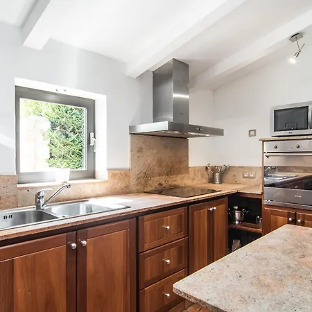 Llenyater By Mainvillas Less Than 1km From The Center Of וילה